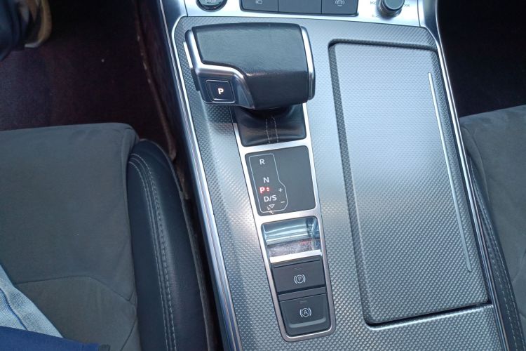 奥迪A6L 2020款 45 TFSI 臻选动感型中控内饰18