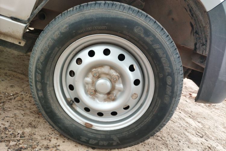 五菱汽车 五菱之光 2020款 1.2L 实用型 国VI LSI车身外观10