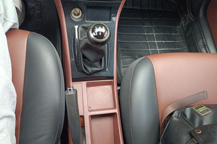 比亚迪F3 2018款 1.5L 手动经典型中控内饰18