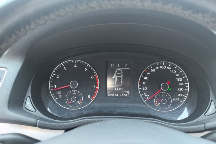 大众 帕萨特 2014款 1.8TSI DSG尊荣版中控内饰14