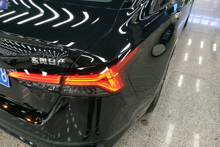 日产 天籁 2024款 2.0L XE 真心版车身外观9