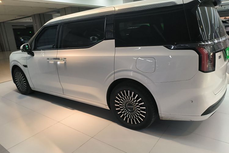 极氪009 2022款 WE版车身外观4