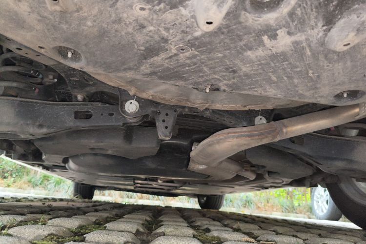 丰田 卡罗拉 2019款 双擎 1.8L E-CVT旗舰版局部细节9009