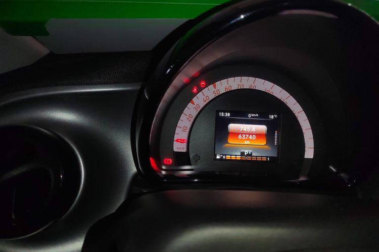 smart forfour 2018款 1.0L 52千瓦激情版中控内饰14