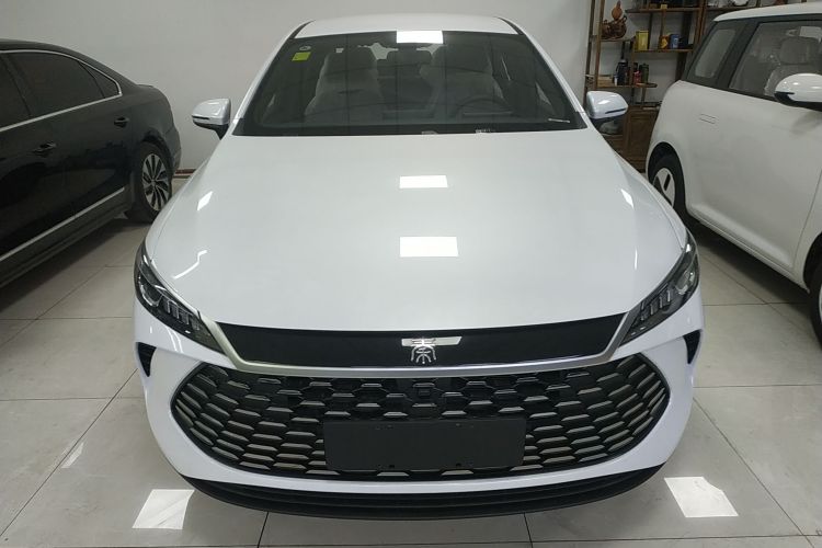 比亚迪 秦PLUS 2025款 DM-i 智驾版 55KM领先型车身外观2