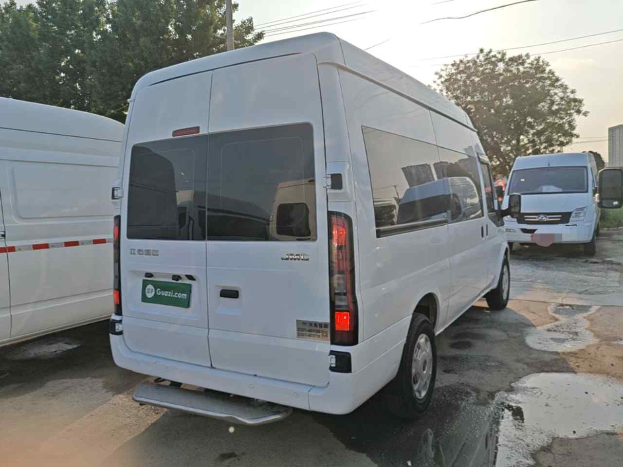 江铃福顺 2025款 2.0T 6MT柴油中轴中高顶商运型多功能乘用车7座(5)