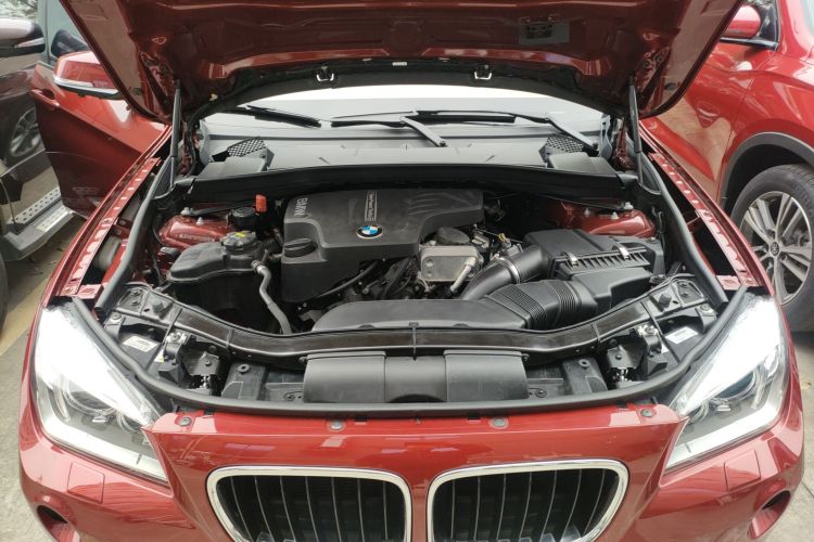 宝马X1 2014款 sDrive18i 运动设计套装机舱底盘24