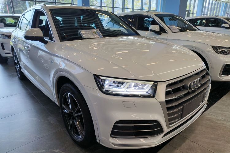 奥迪Q5L 2020款 改款 40 TFSI 荣享时尚型车身外观3