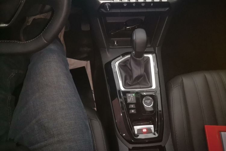 标致408 2022款 1.6T 进取版局部细节18