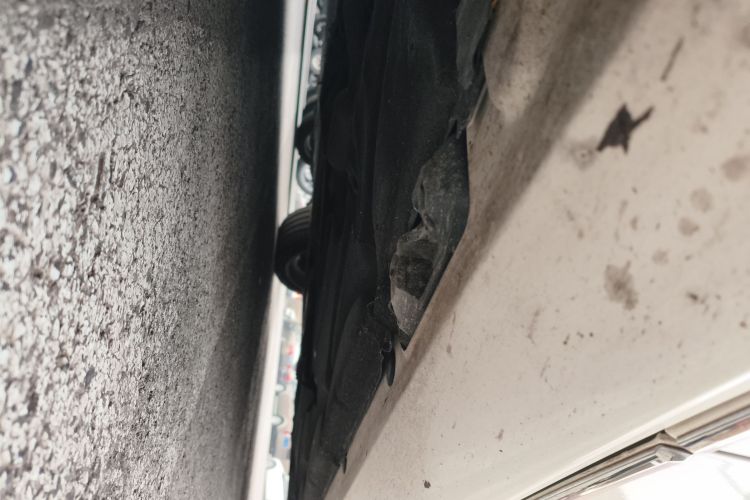 奔驰E级 2015款 E 180 L 运动型局部细节9004