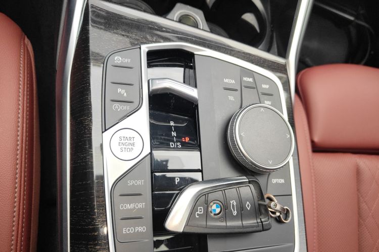 宝马3系 2023款 325Li M运动套装中控内饰18