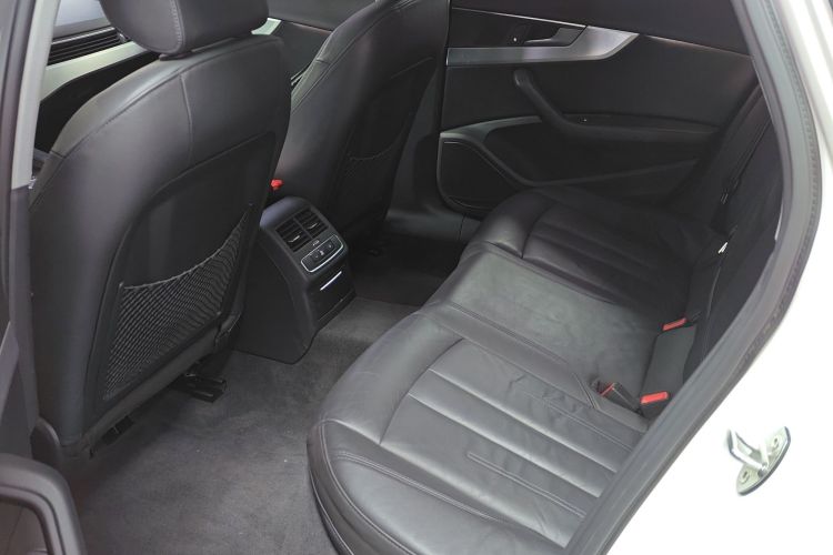 奥迪A4L 2019款 40 TFSI 时尚型 国VI中控内饰7004