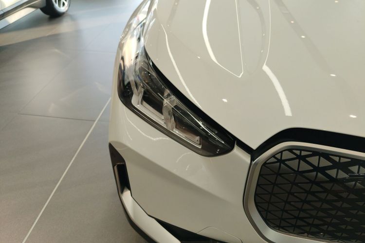 宝马iX1 2023款 eDrive25L X设计套装车身外观8