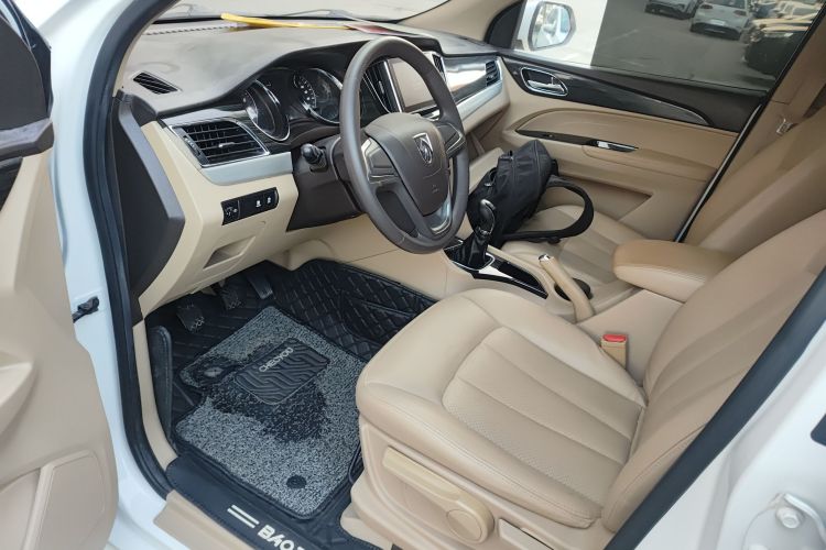宝骏730 2016款 1.5L 手动舒适型 7座 国V中控内饰7003