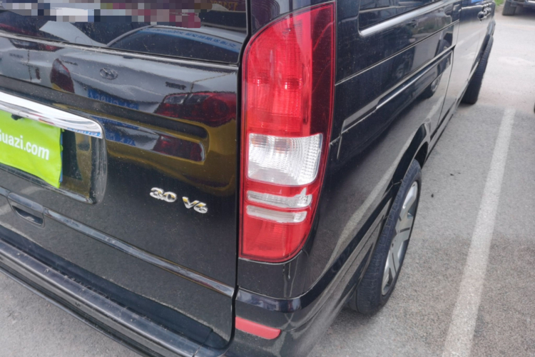 奔驰 唯雅诺 2013款 3.0L 舒适版车身外观9