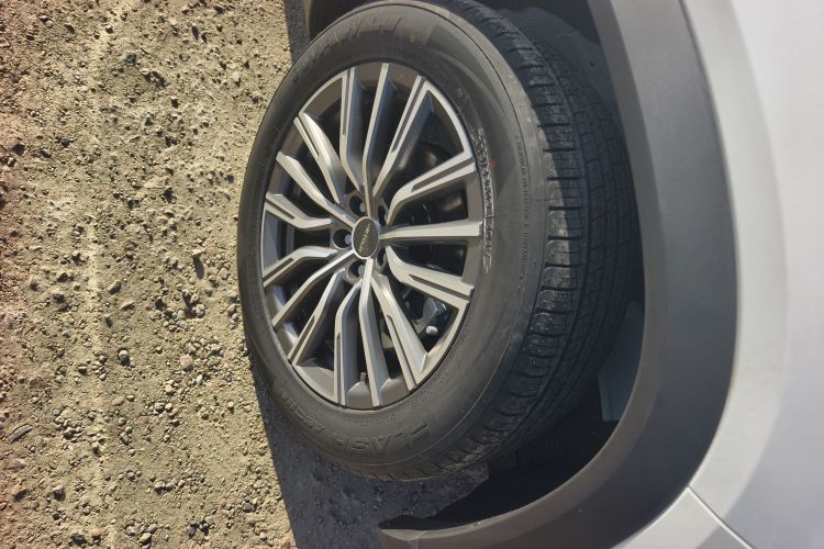 捷途X90 PLUS 2023款 改款 1.6TD DCT别墅 7座车身外观10