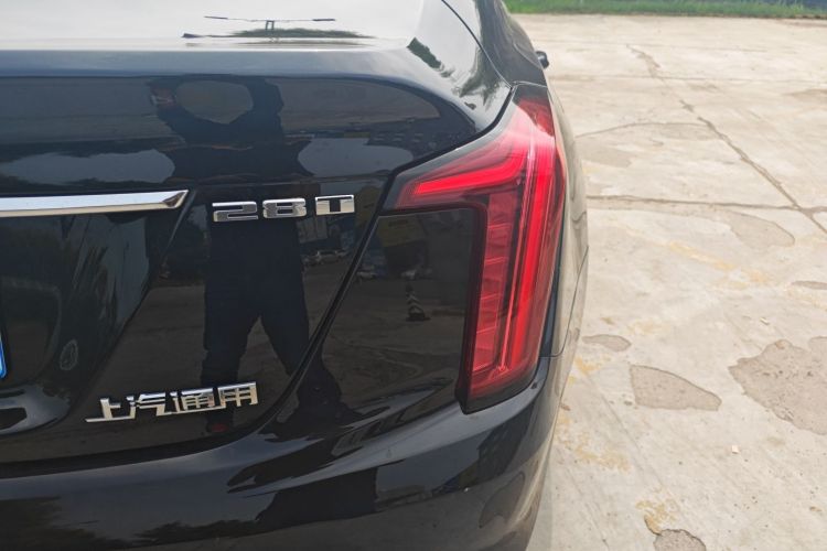 凯迪拉克CT5 2022款 28T 风尚型车身外观9