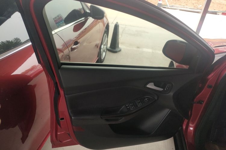 福特 福克斯 2017款 两厢 1.6L 自动风尚型智行版中控内饰47