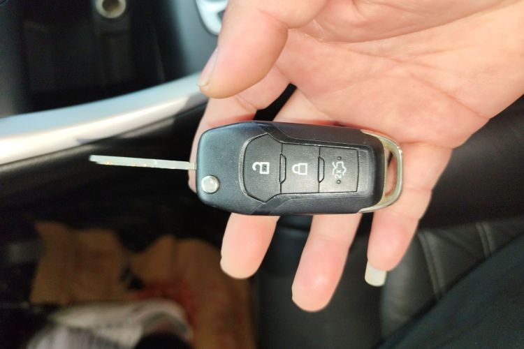 福特 蒙迪欧 2013款 1.5L GTDi180时尚型中控内饰11