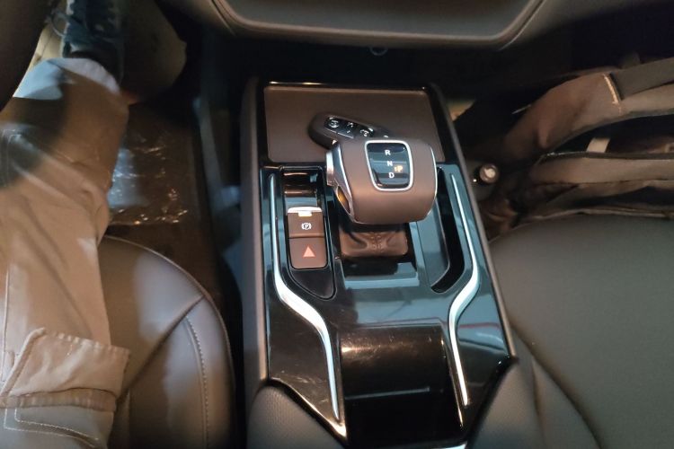 红旗E-QM5 2023款 改款 基础出行版中控内饰18