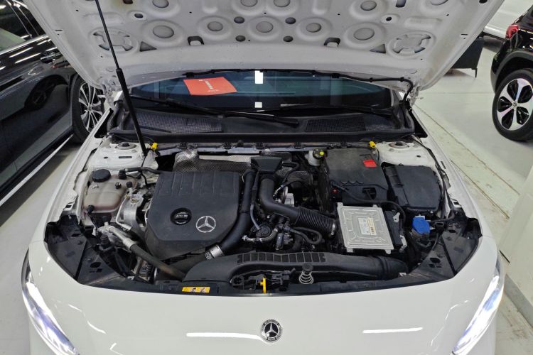 奔驰A级 2022款 改款三 A 200 L 运动轿车时尚型机舱底盘24