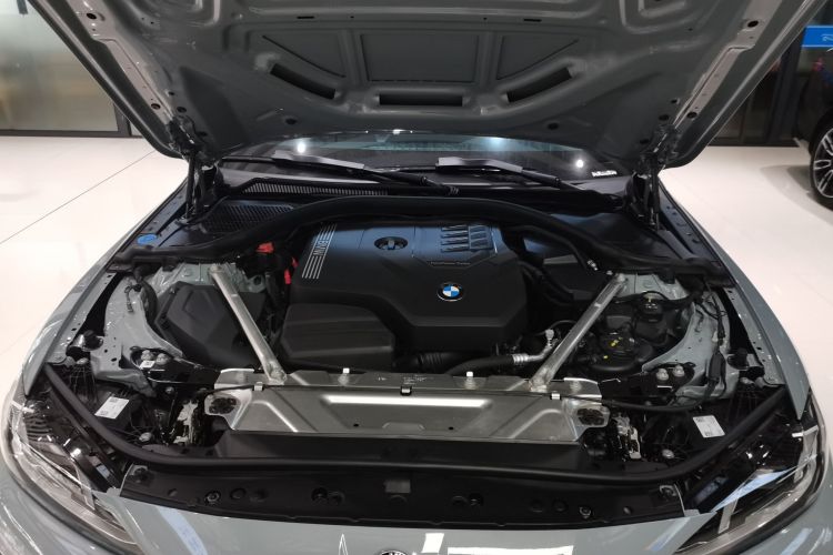 宝马4系 2024款 430i Gran Coupe M运动曜夜套装机舱底盘24