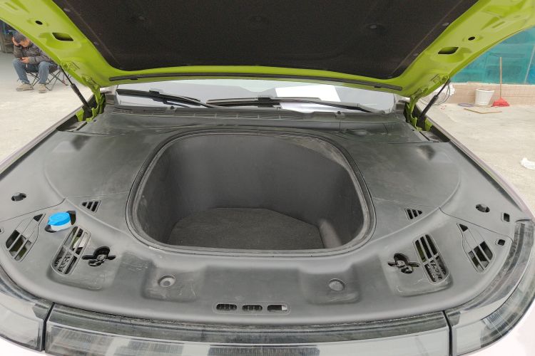 小鹏P7 2021款 670E鹏翼版机舱底盘24