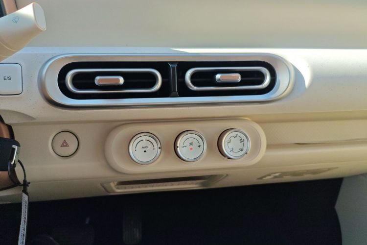 五菱汽车 宏光MINIEV 2024款 第三代 215km 青春版局部细节16