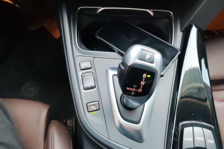 宝马3系 2018款 320Li 时尚型局部细节18