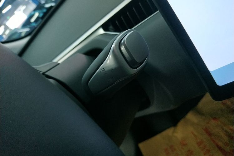 小鹏MONA M03 2025款 620 超长续航 Plus中控内饰18