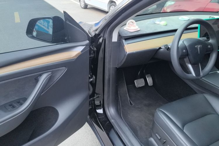 特斯拉 Model Y 2021款 长续航全轮驱动版中控内饰20