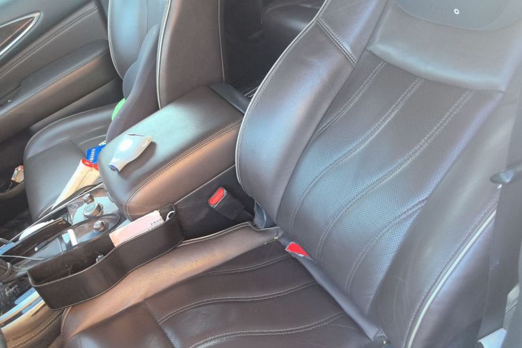 英菲尼迪QX60(进口) 2016款 2.5 S/C Hybrid 两驱卓越版 国V局部细节19