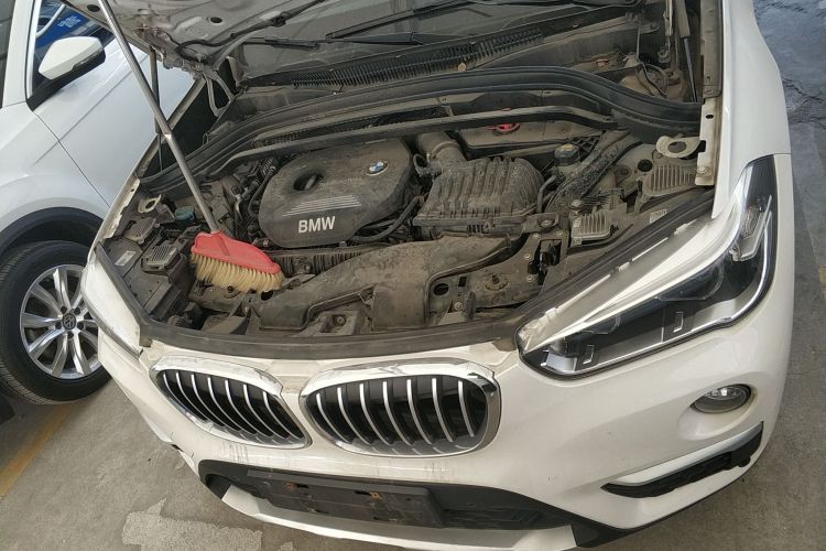 宝马X1 2016款 sDrive20Li 豪华型机舱底盘24