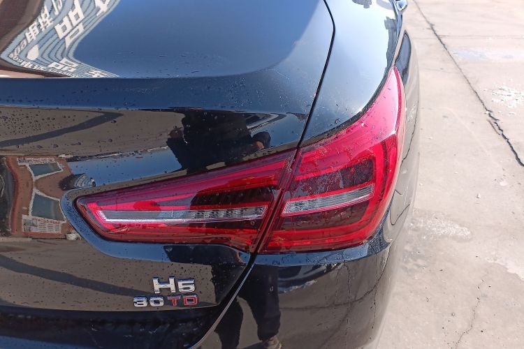 红旗H5 2022款 经典款 改款 1.5T DCT旗韵版车身外观6006