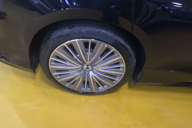 腾势Z9 2024款 1100km 四驱Ultra版车身外观6008