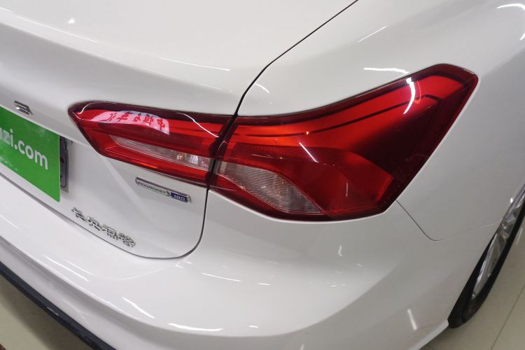 福特 福克斯 2020款 三厢 EcoBoost 180 自动锋潮型车身外观6007