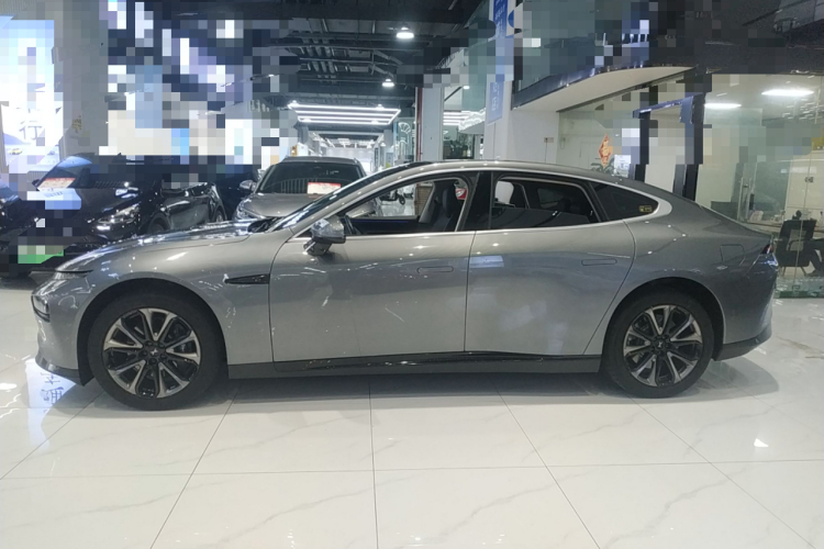 小鹏P7 2022款 670E+车身外观4