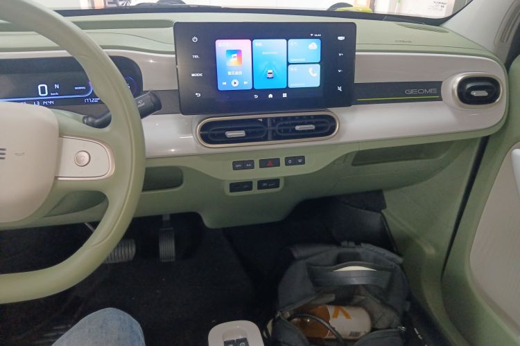 吉利银河 2025款 210km 熊猫骑士中控内饰16