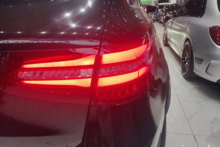 奔驰GLC AMG 2018款 AMG GLC 63 4MATIC+车身外观9