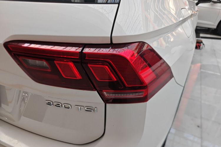 大众 途观L 2022款 330TSI 自动两驱舒享版车身外观9