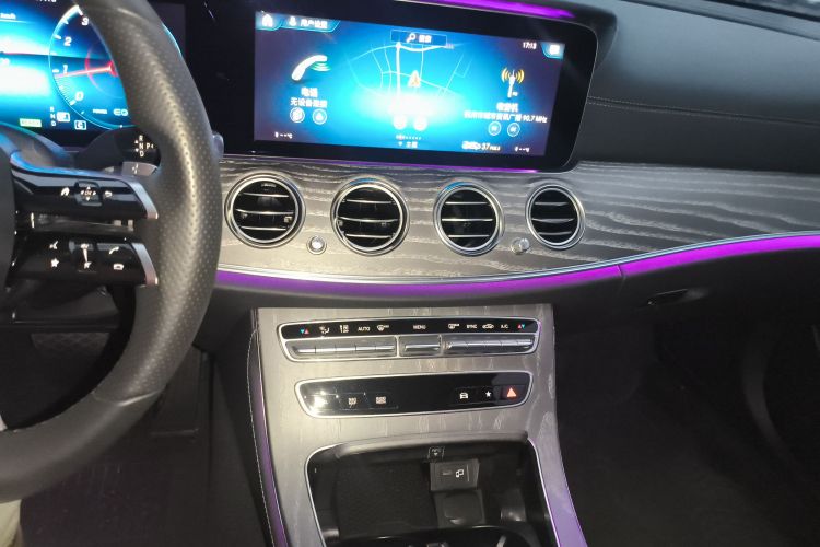 奔驰E级 2021款 E 260 L 运动型中控内饰16