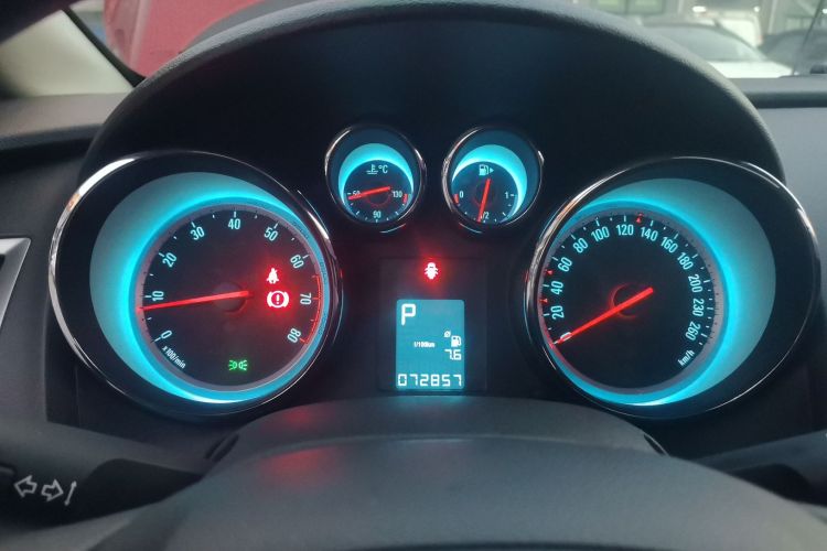 别克 英朗 2014款 XT 1.6L 自动时尚版中控内饰14