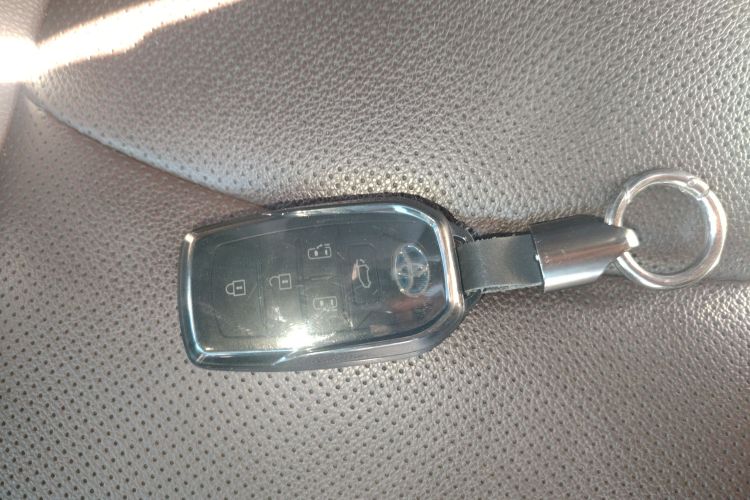 丰田 赛那SIENNA 2023款 2.5L混动 铂金版中控内饰11