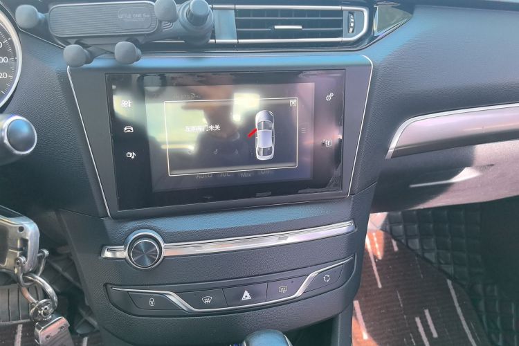 标致408 2016款 1.6T 自动豪华版中控内饰16