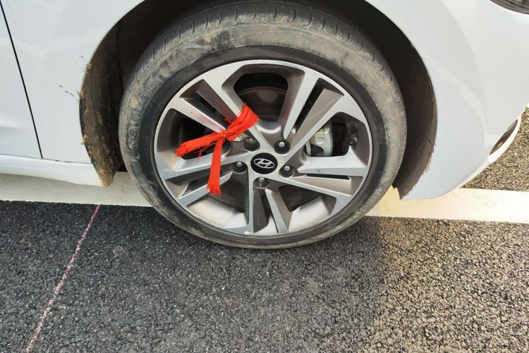 现代 领动 2016款 1.6L 自动智炫·精英型车身外观10