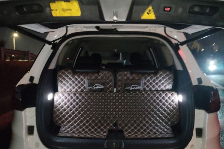 比亚迪 宋MAX 2017款 1.5T 自动智联精英型 7座机舱底盘23