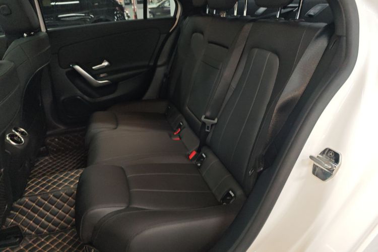 奔驰A级 2020款 改款 A 180 L 运动轿车特殊配置中控内饰21