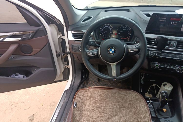 宝马X1 2020款 xDrive25Li 尊享型中控内饰13