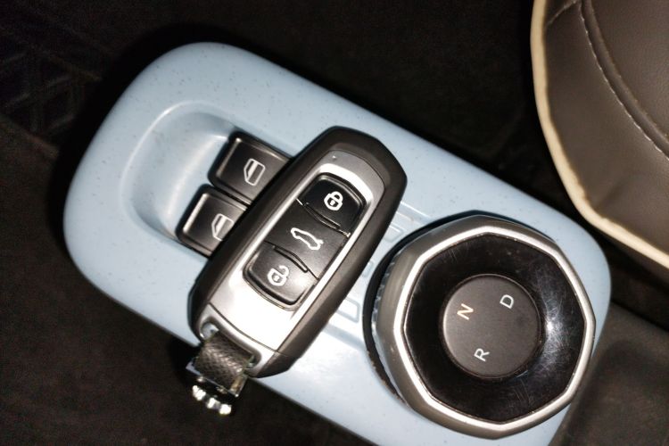 吉利银河 2024款 熊猫mini 200km 耐力熊中控内饰7001