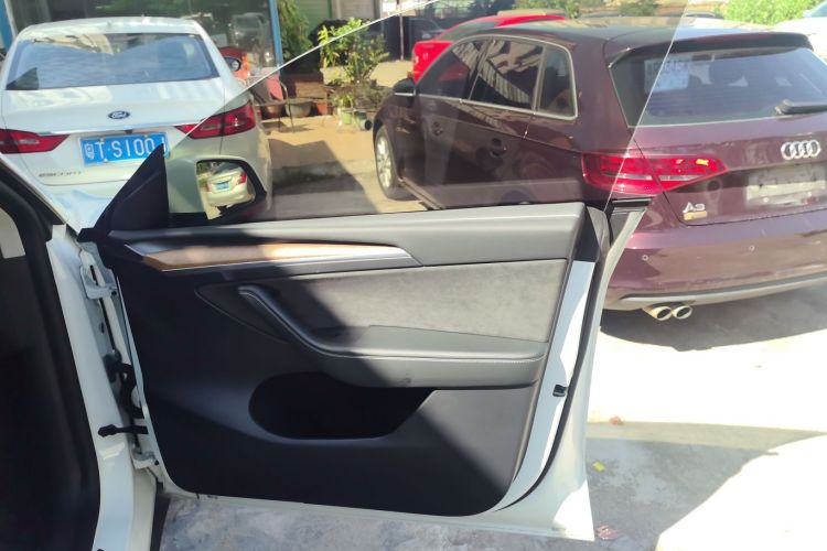 特斯拉 Model Y 2021款 长续航全轮驱动版中控内饰7002